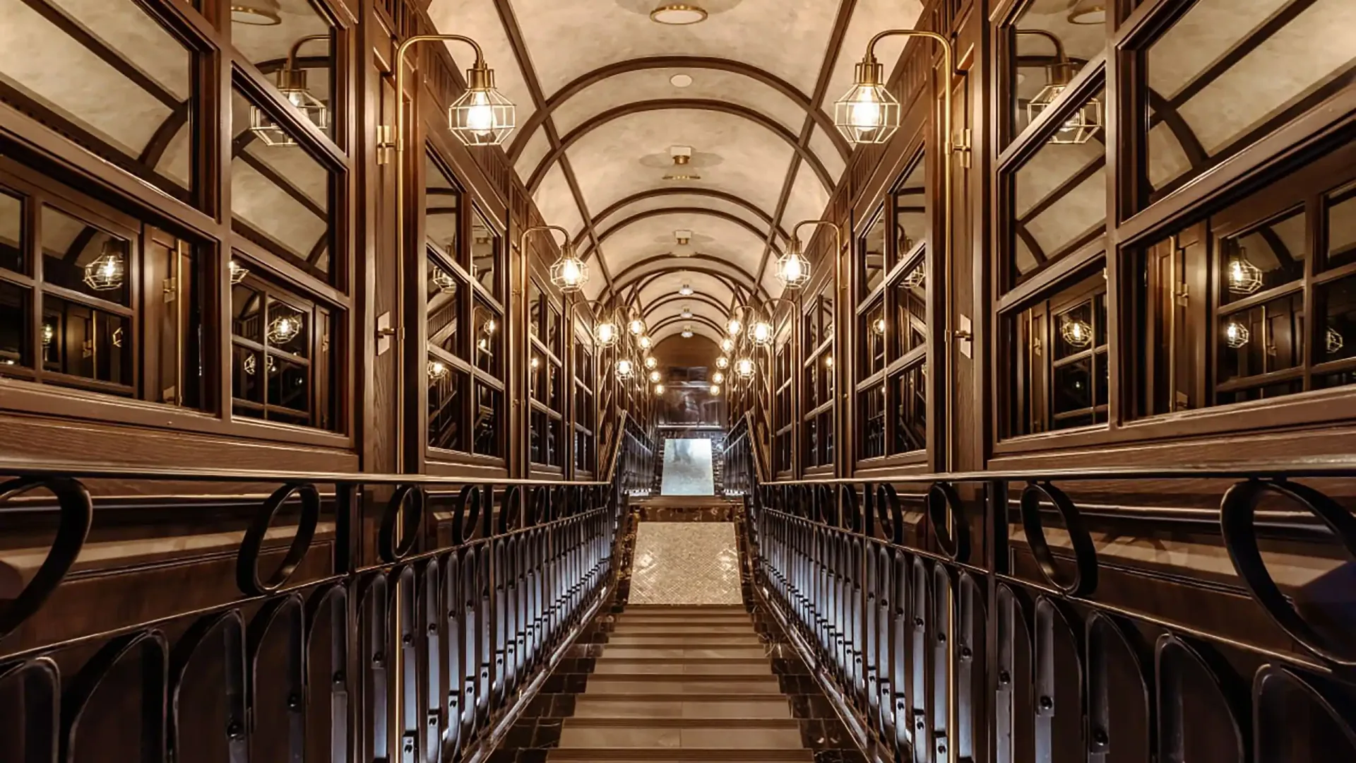 Metropole Underground — vue d'ensemble du lounge souterrain
