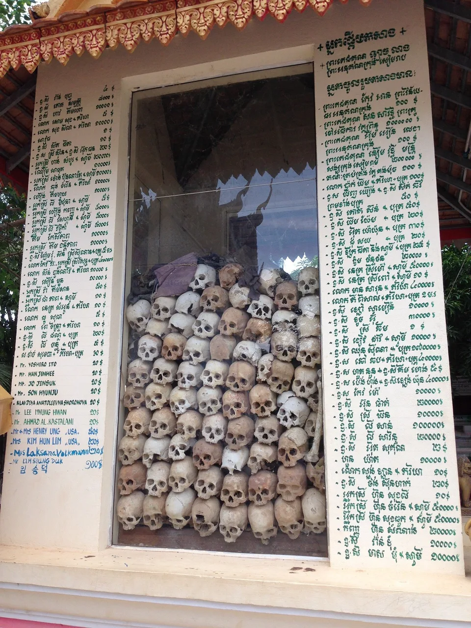 Wat Thmey — stupa et site commémoratif