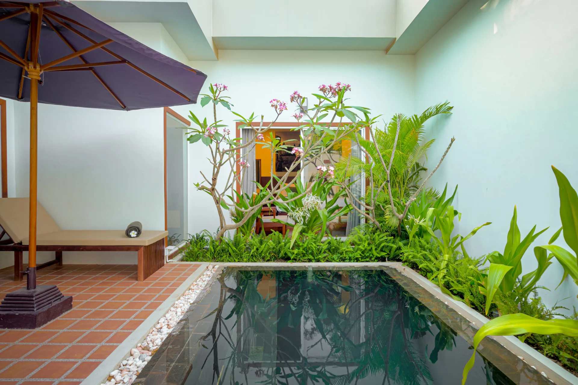 La piscine privée d’une suite familiale