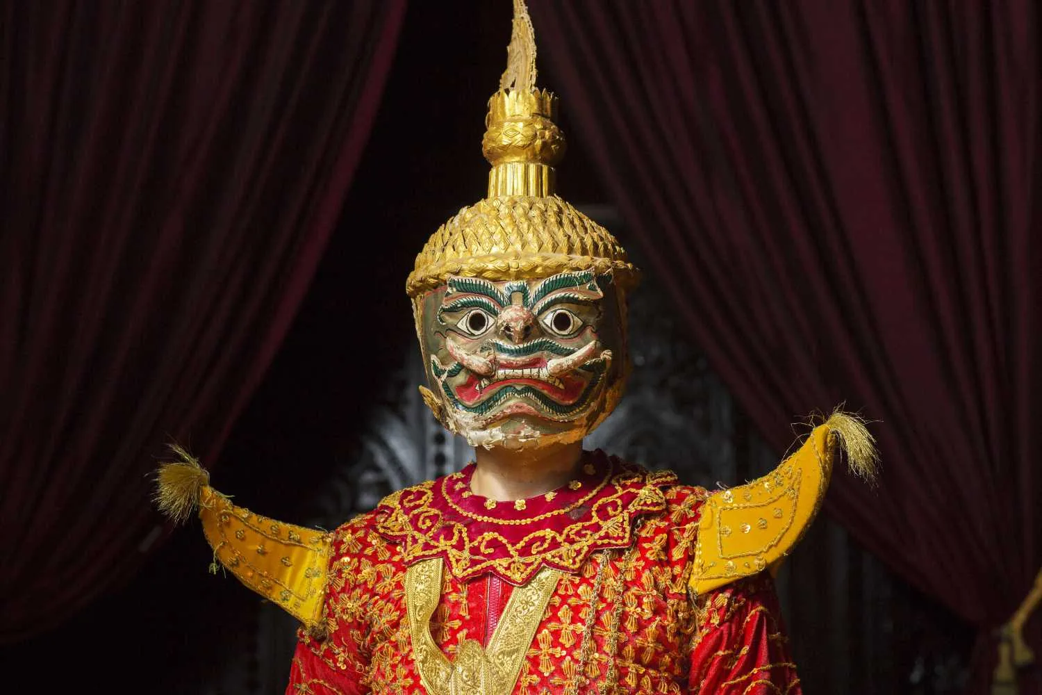 Apsara Theatre — salle en bois