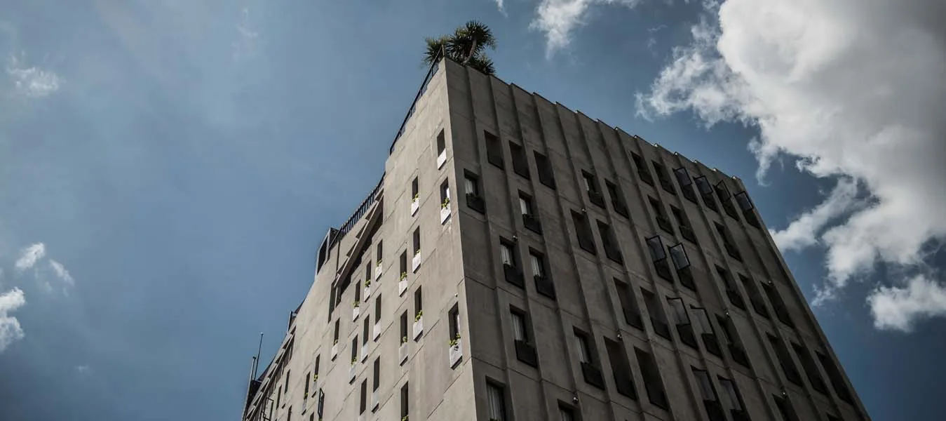 Façade de l’Aquarius Hotel, rue 240