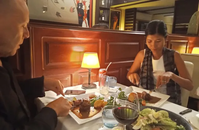 Armand's Bistro — bar and décor
