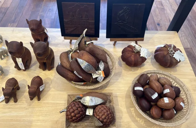 Artisans Angkor — display windows