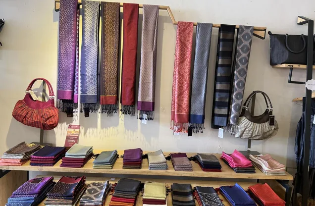Artisans Angkor — handicrafts