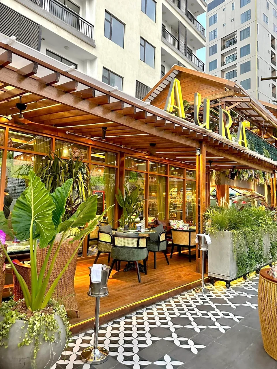 Terrasse d’AURA, rue 308