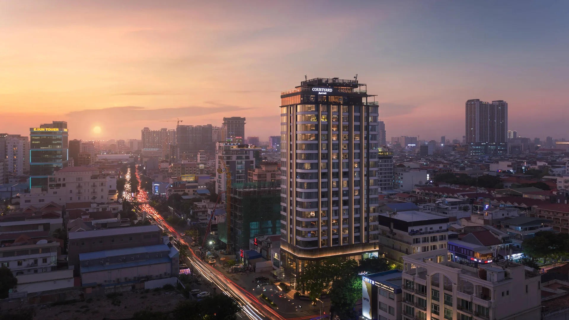 La tour du Courtyard by Marriott Phnom Penh