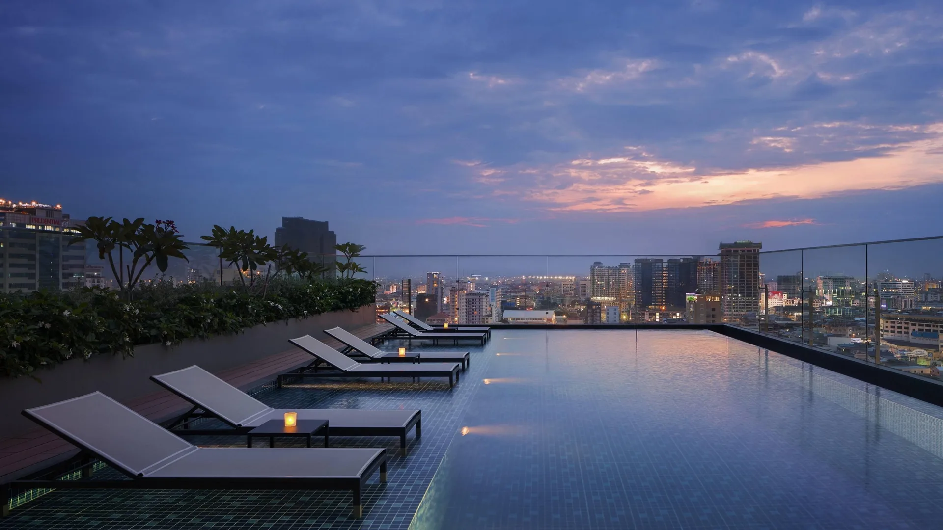 La piscine sur le toit du Courtyard