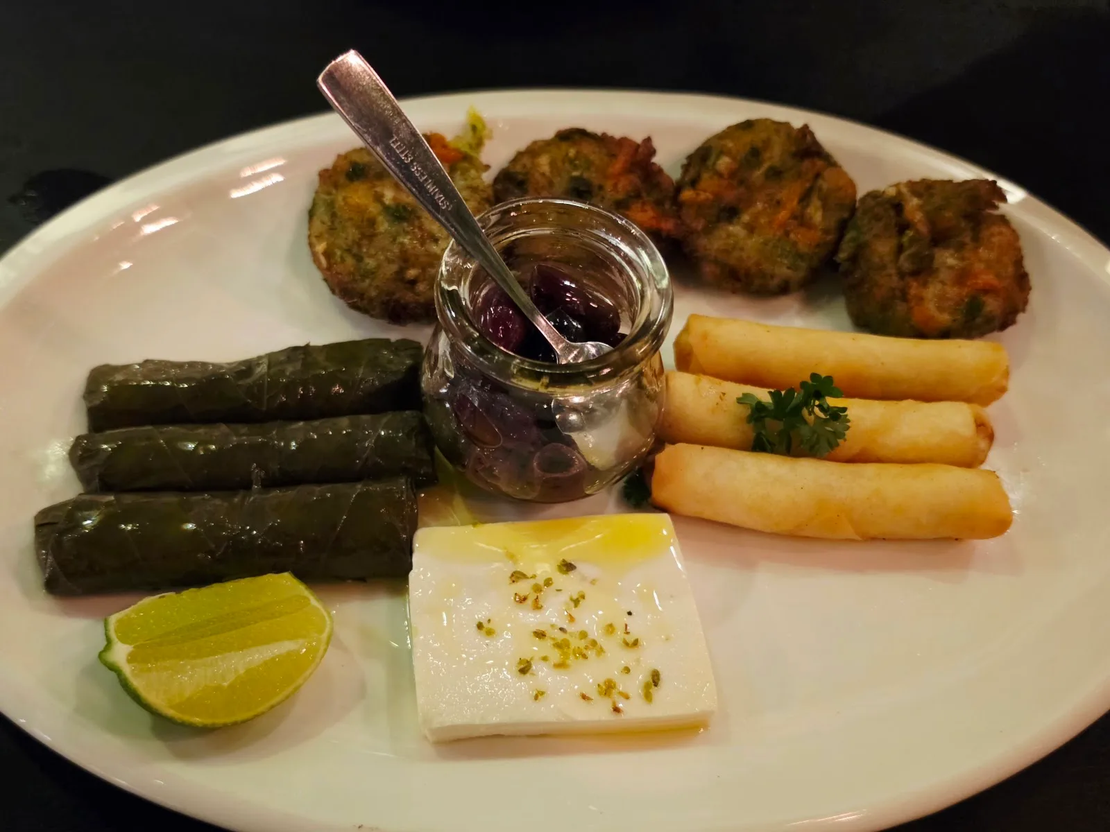 Assiette grecque chez Elia, rue 308
