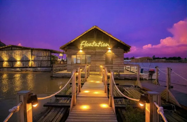 Floatation Bungalows — photo