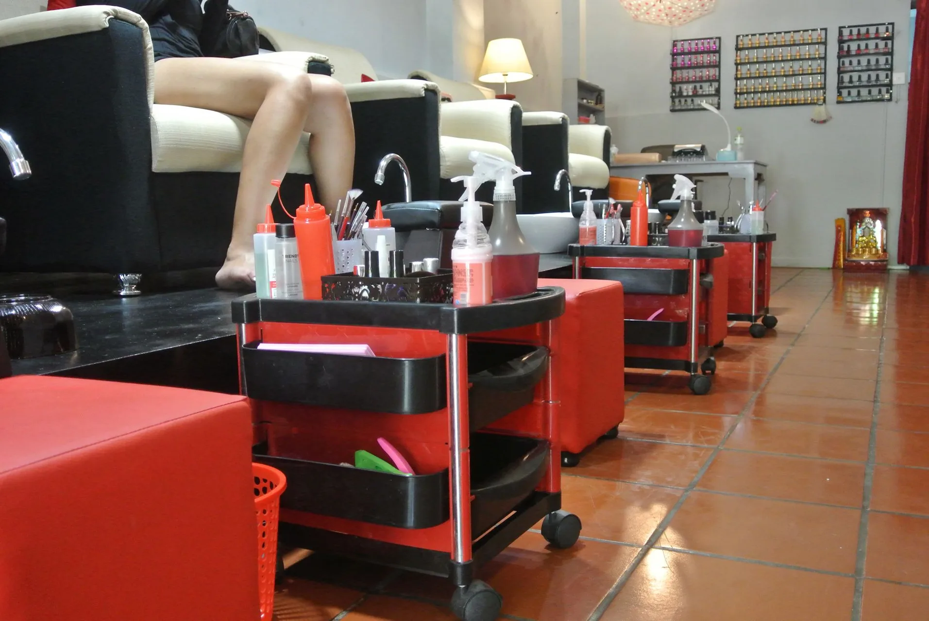 Gekko Nail Art and Massage — postes pédicure et onglerie