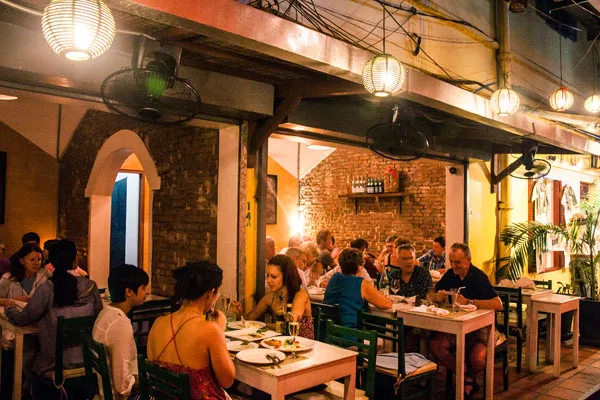 Il Forno Siem Reap — bar et salle du rez-de-chaussée