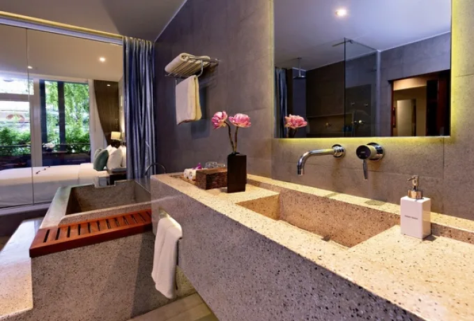 La salle de bain d'une suite