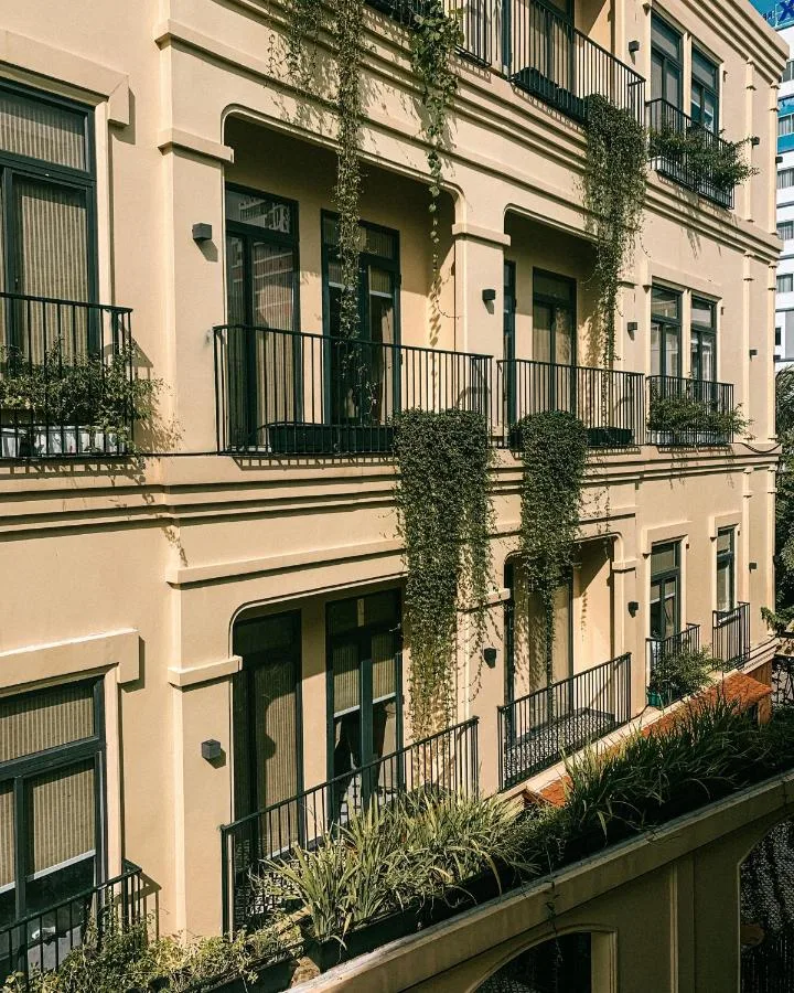 Les balcons sur la cour