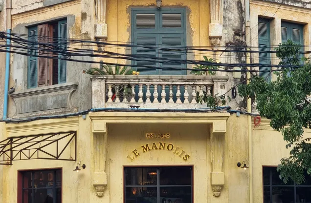 Le Manolis — wine bar