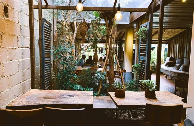 NESAT Seafood House — dining room