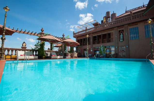 Piscine sur le toit de l'Okay Boutique Hotel