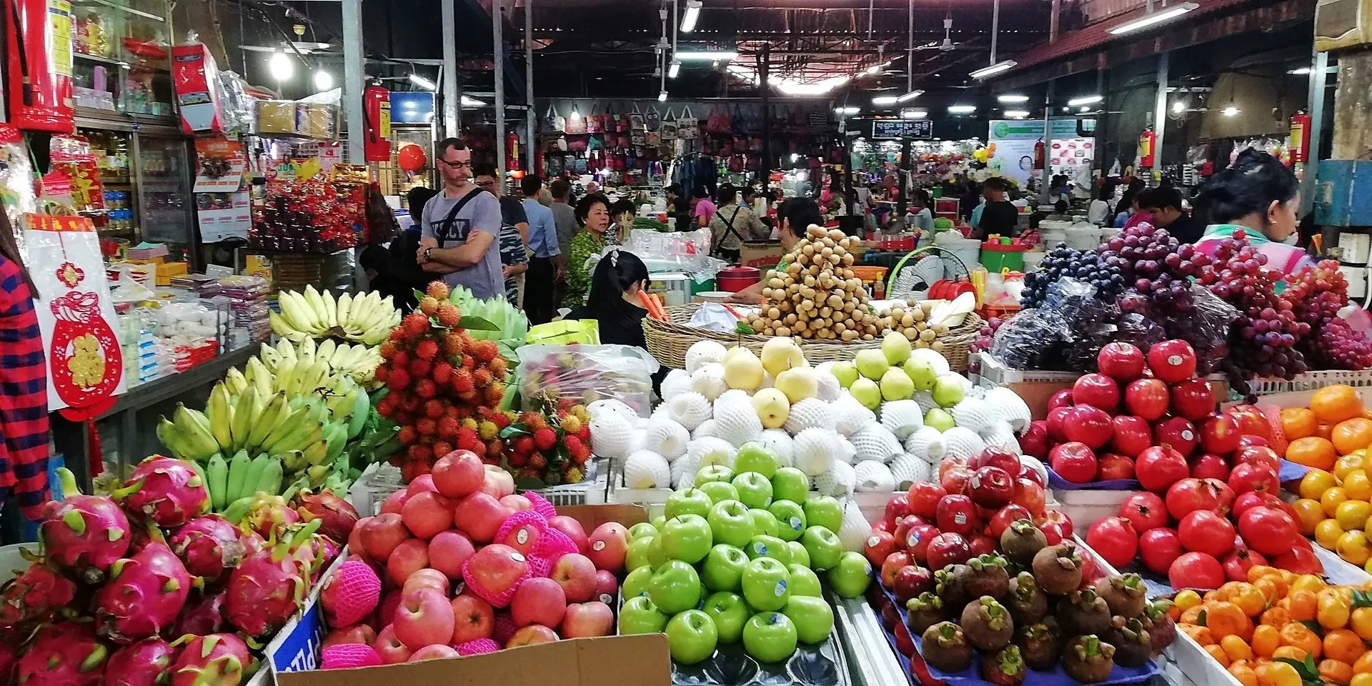 Psar Chaa Old Market — étals de fruits frais