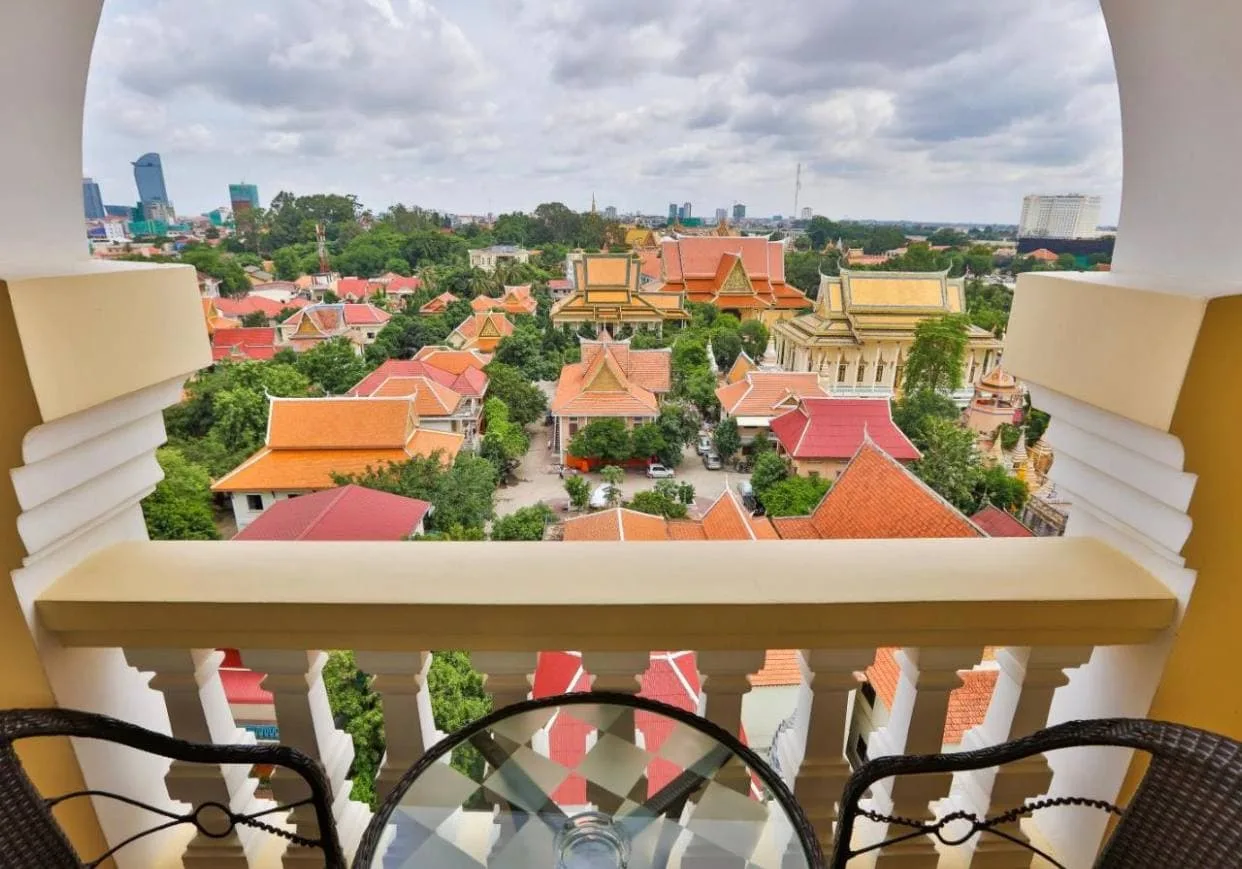 Le balcon, vers les toits du Palais