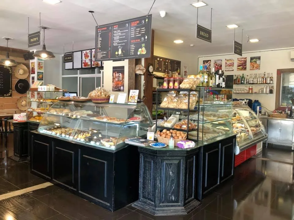 Paris Bakery — vitrine pâtisserie et viennoiseries