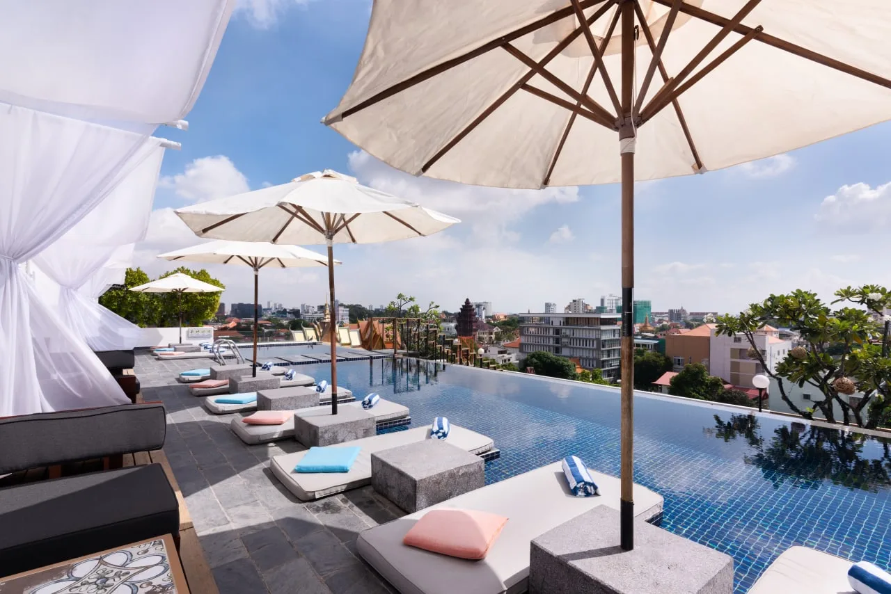 La piscine à débordement, au 8e