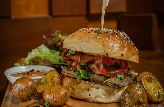 Pépé Bistro — intimate atmosphere