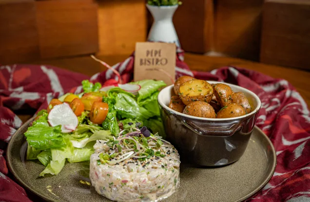 Pépé Bistro — table details