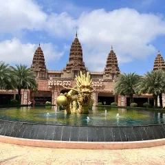 Phnom Penh Safari — photo