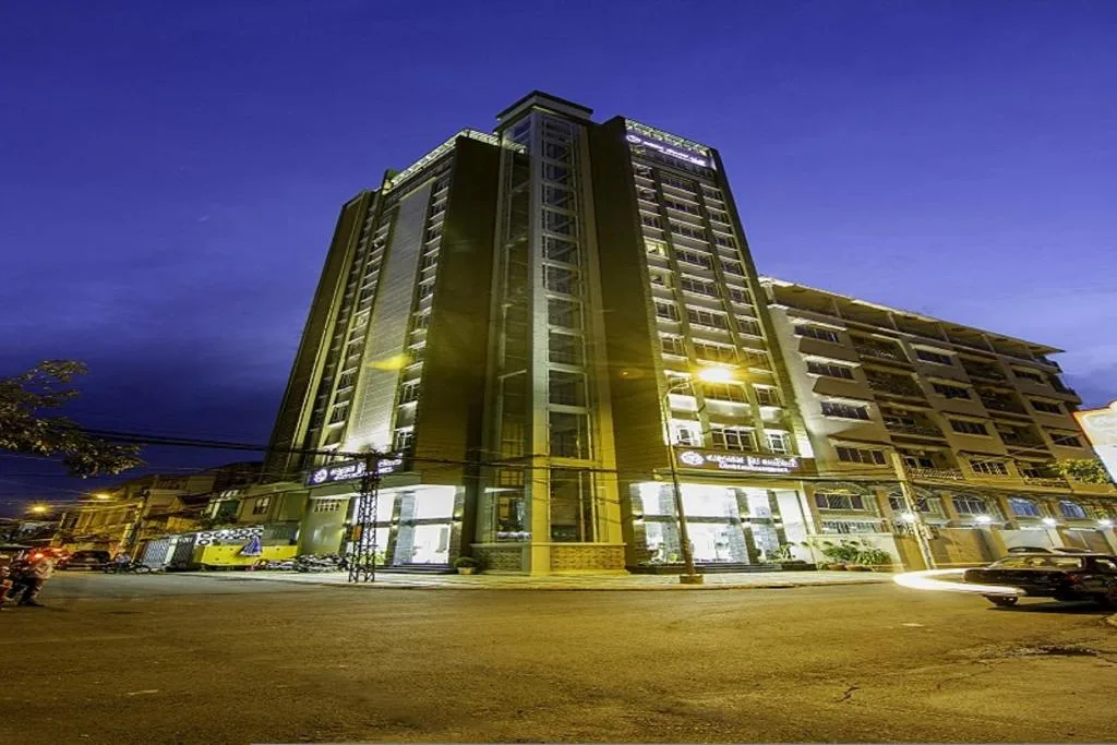 La façade, à l'angle des rues 232 et 115