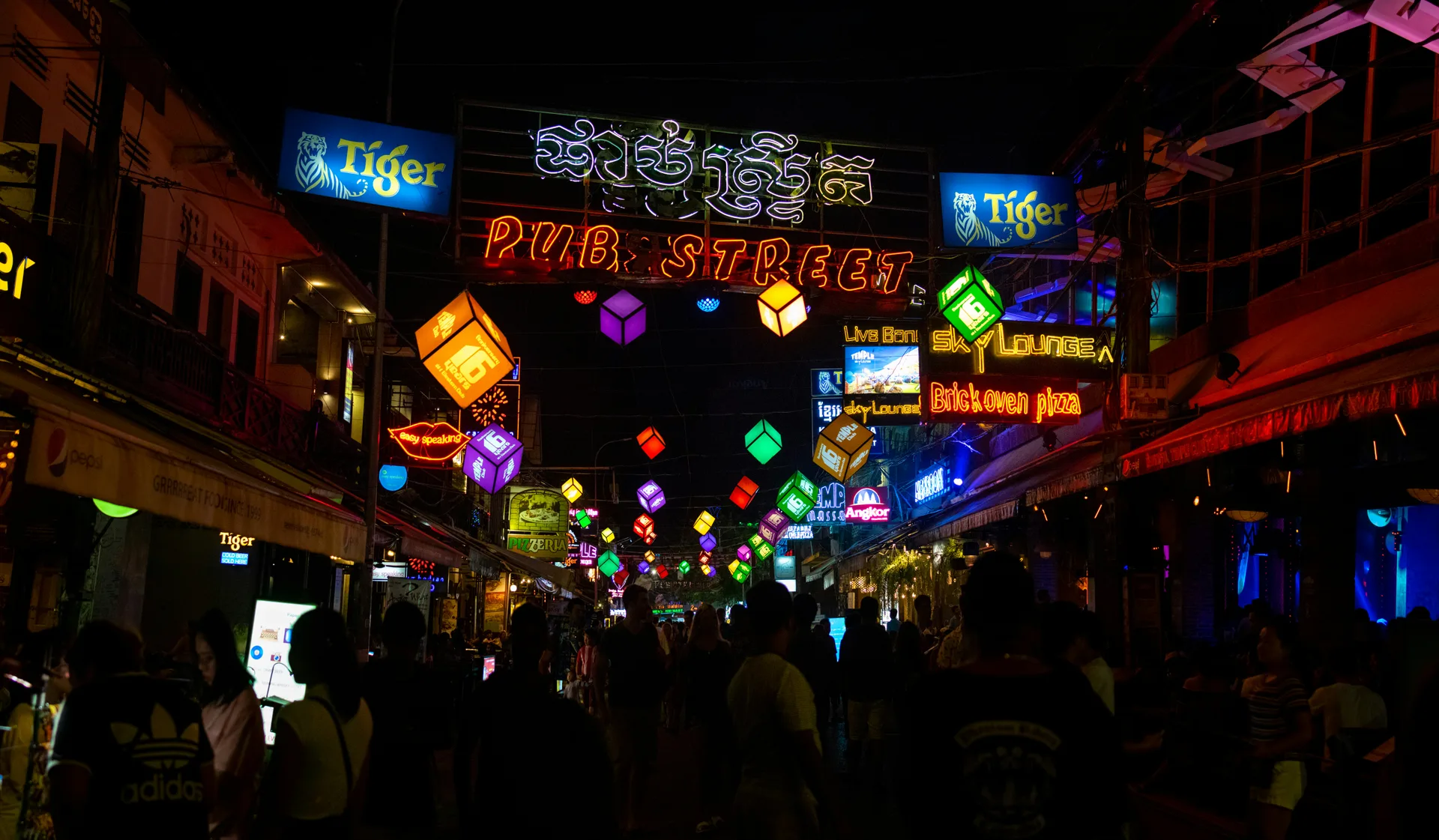 Pub Street Siem Reap — néons et vie nocturne