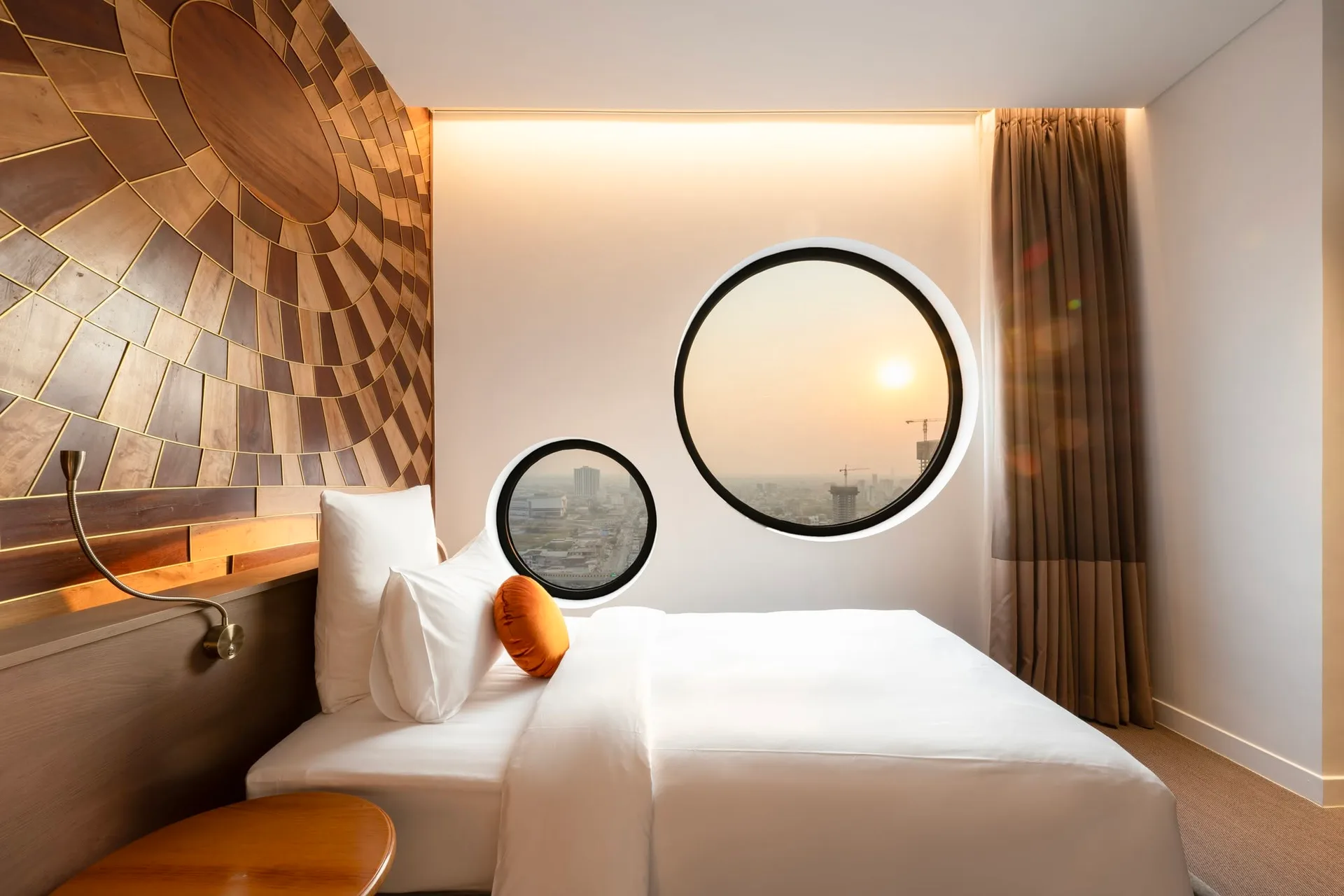 Sun & Moon, Urban Hotel — photo 2
