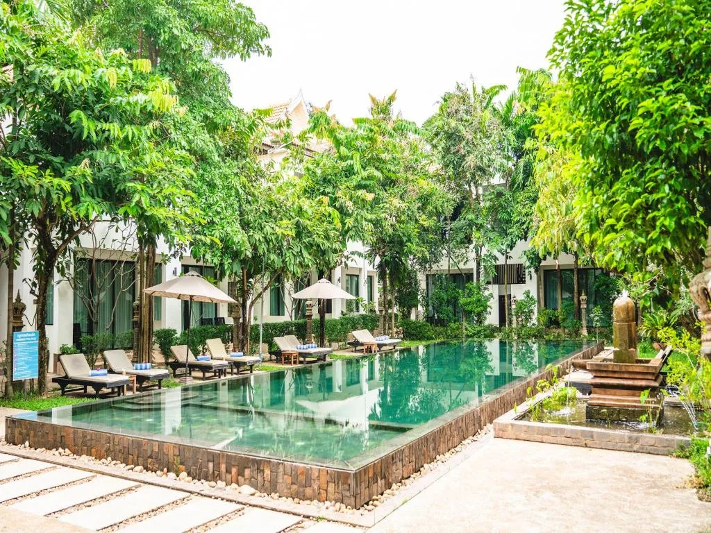Tanei Angkor Resort & Spa — piscine infinity et jardins