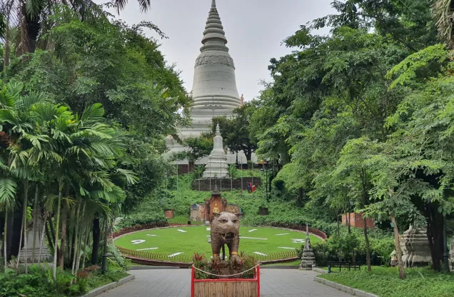 Wat Phnom — stupa