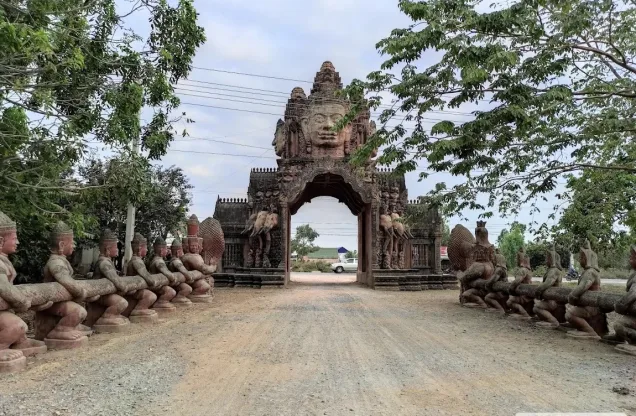 Wat Sowann Thamareach — sculptures