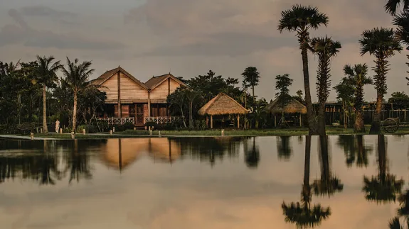Villas et plan d'eau de Phum Baitang